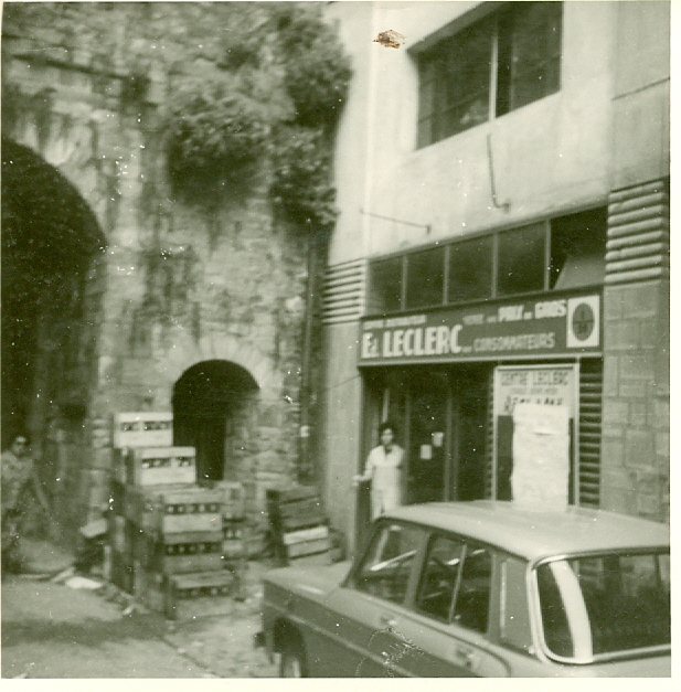 La seconde génération de centres distributeurs et l’ouverture des premiers supermarchés E. Leclerc  (1960-1964)